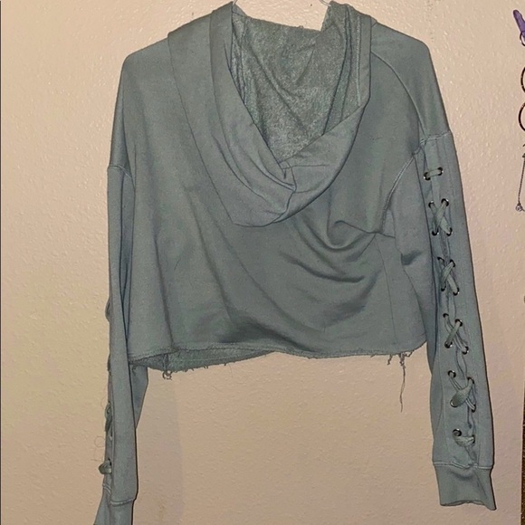 Cross-Tie Cropped Hoodie💚 - Picture 4 of 5